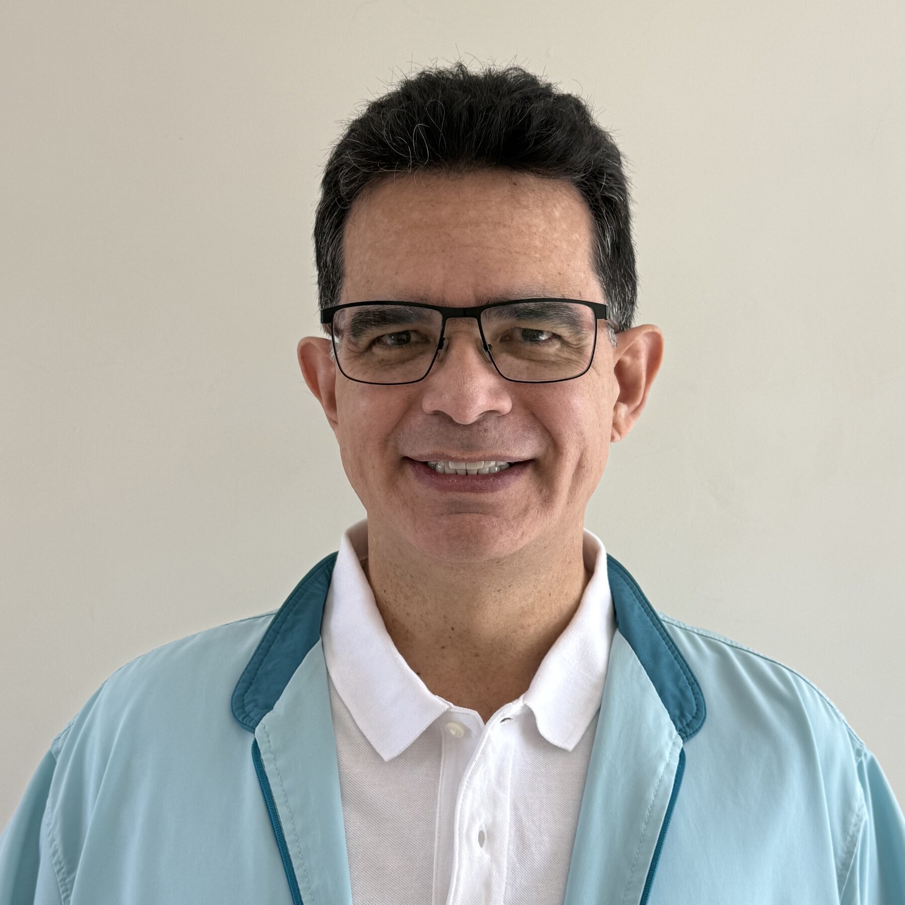 Retrato profesional del Dr. Juan Pablo Hayes Dorado